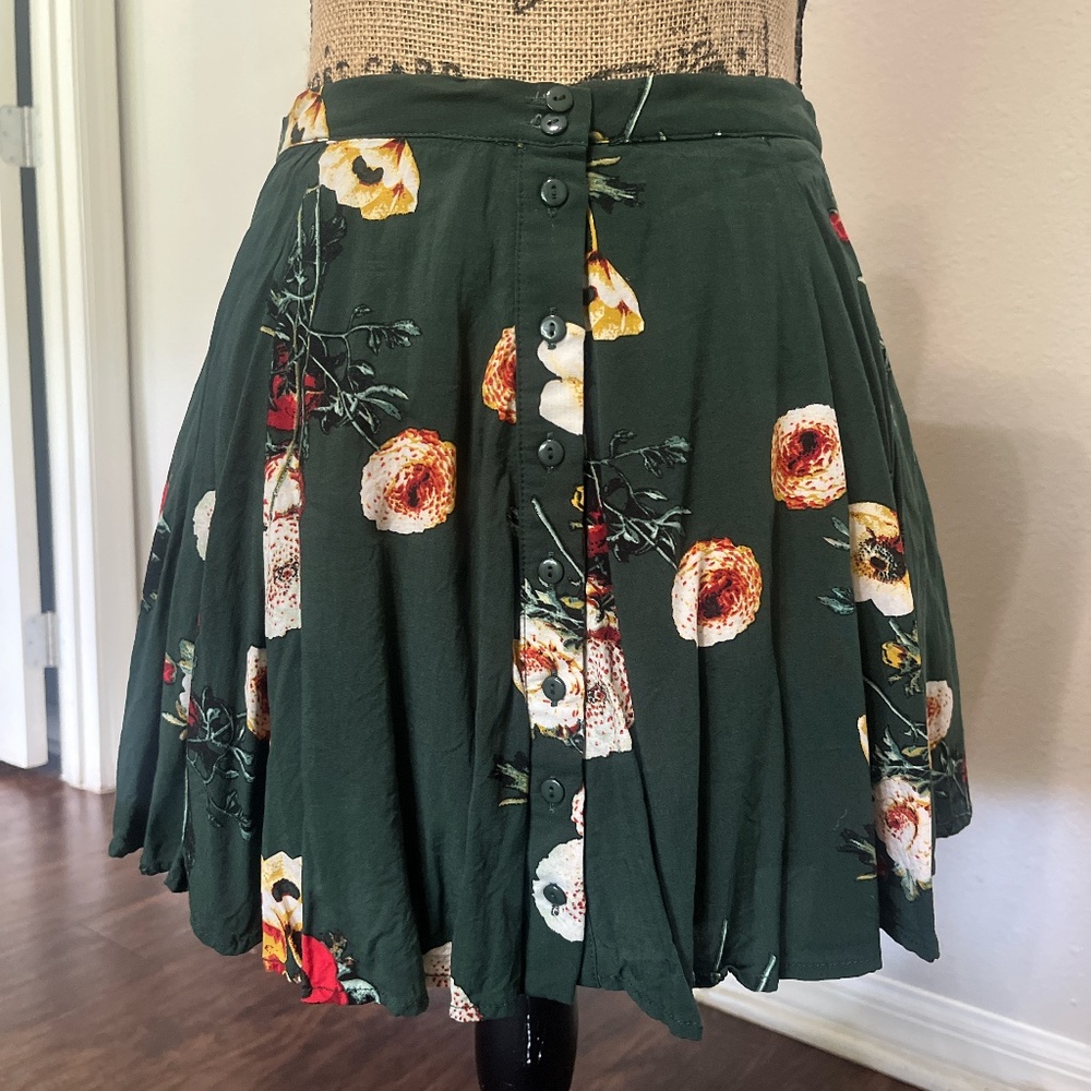 Floral pleated skirt